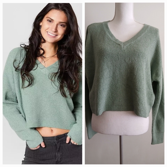 Good Luck Gem Sweater Juniors Sweaters - Good Luck Gem Cropped V-Neck Sweater Size L New Juniors Size L New $18